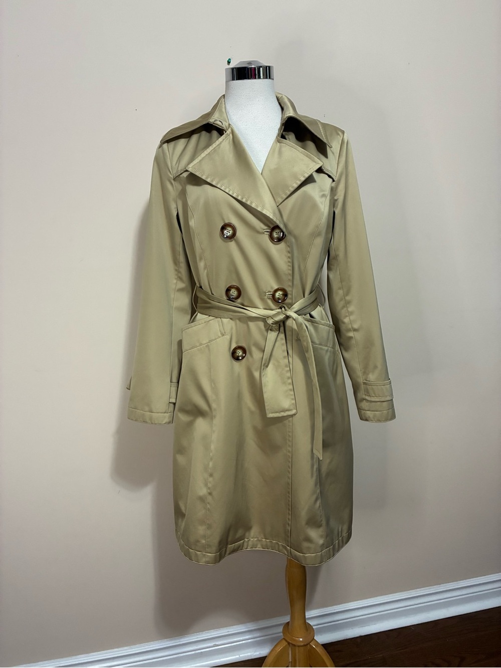 Barneys New York Women’s Khaki Trench Coat with Belt and Lining